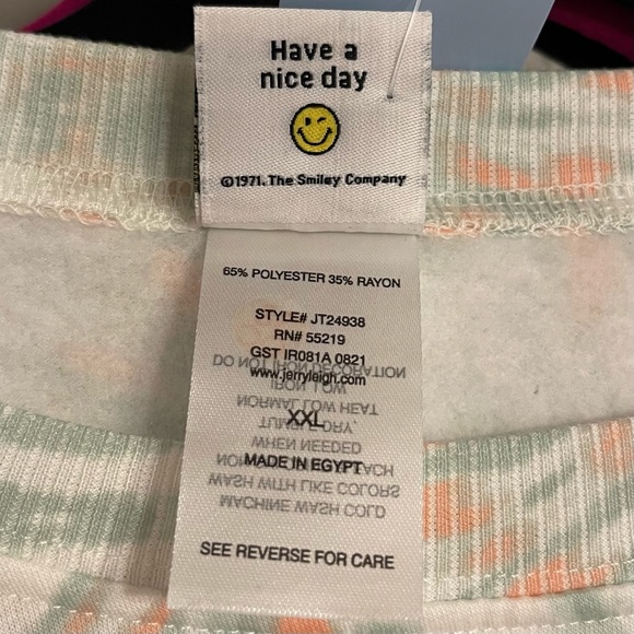 Smiley World Be Kind Sweatshirt - Picture 3 of 4